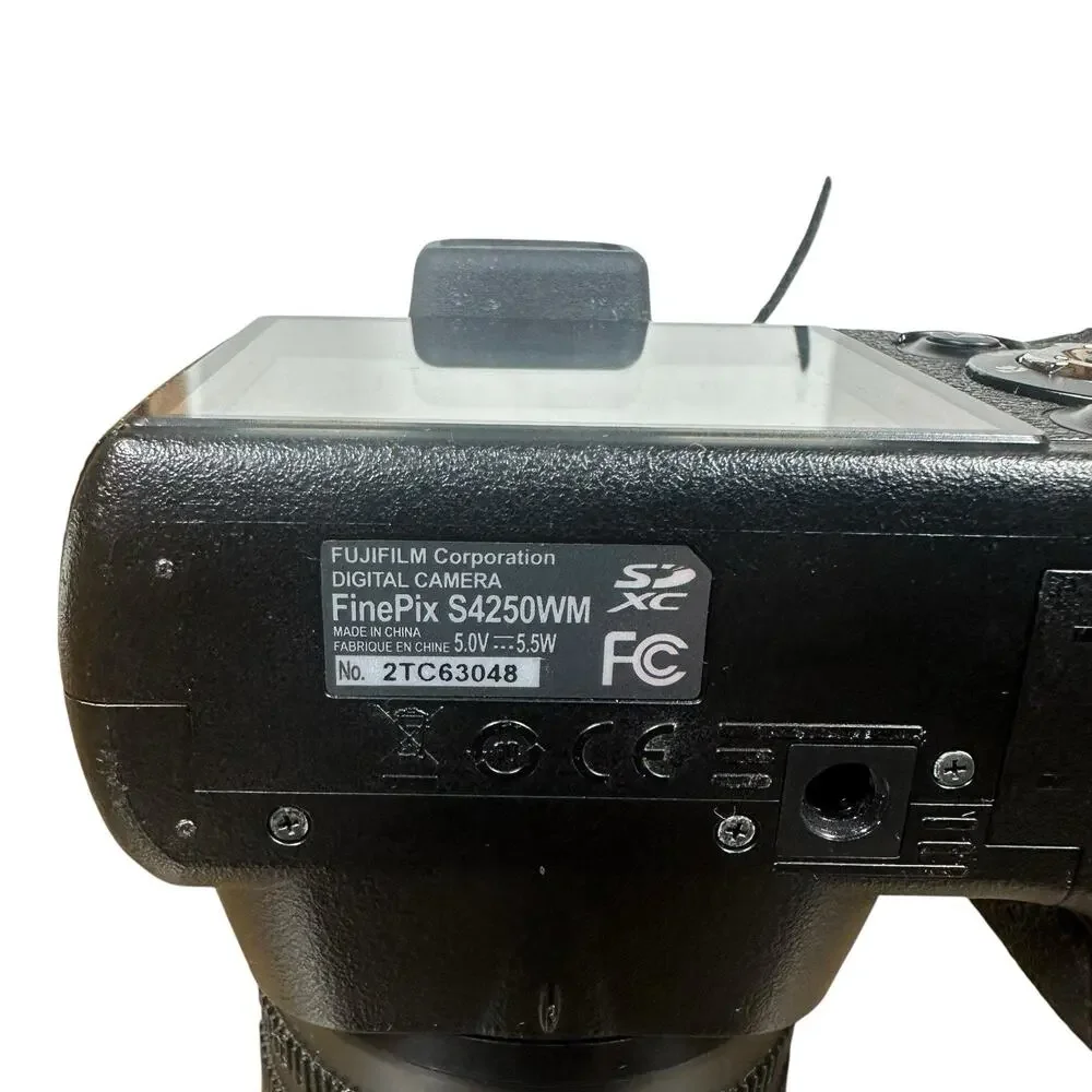 Fujifilm FinePix S Series S4250 14.0MP Digital Camera Black *PARTS OR REPAIR*